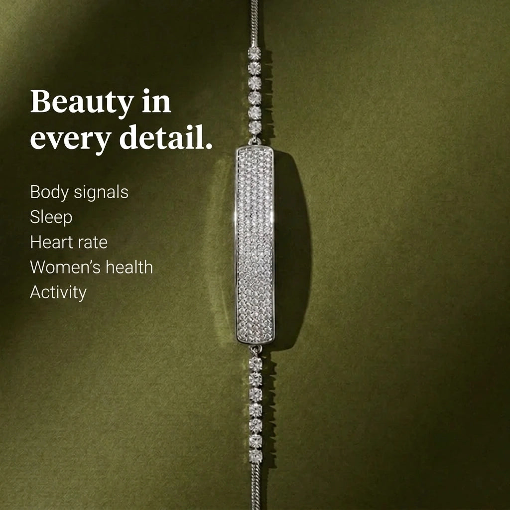 [EN] Close-up of the crystal pavé bar on the silver Tetra band